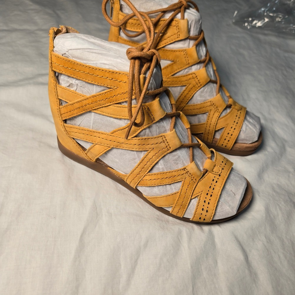 Earth Origins Corie Wide Amber Yellow Nubuck Gladiator Sandals 8W 7207806WWBCK - Picture 2 of 7